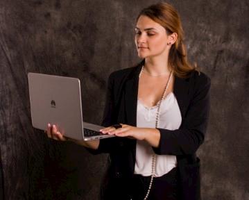 Dátum narodenia v životopise: Zahrnúť ho alebo ho vynechať?